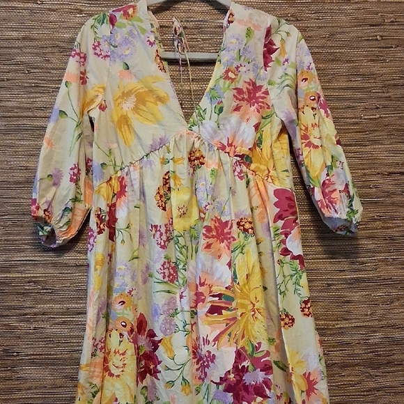 H&M Dresses & Skirts - H&M Floral Multicolor Dress Size XS